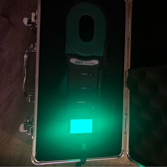 Clamp on ground resistance tester. protective carrying case w calibration sq - Picture 4 of 4